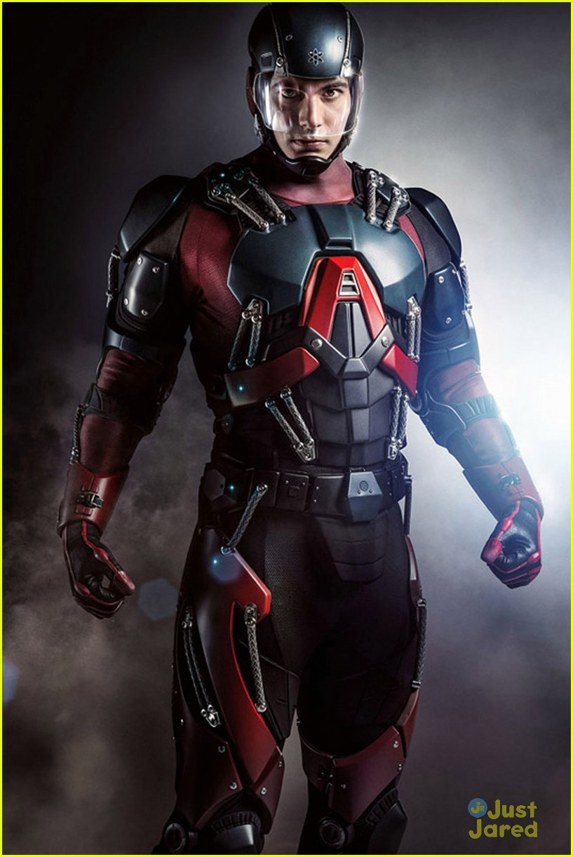 brandon routh looks perfect as the atom 04